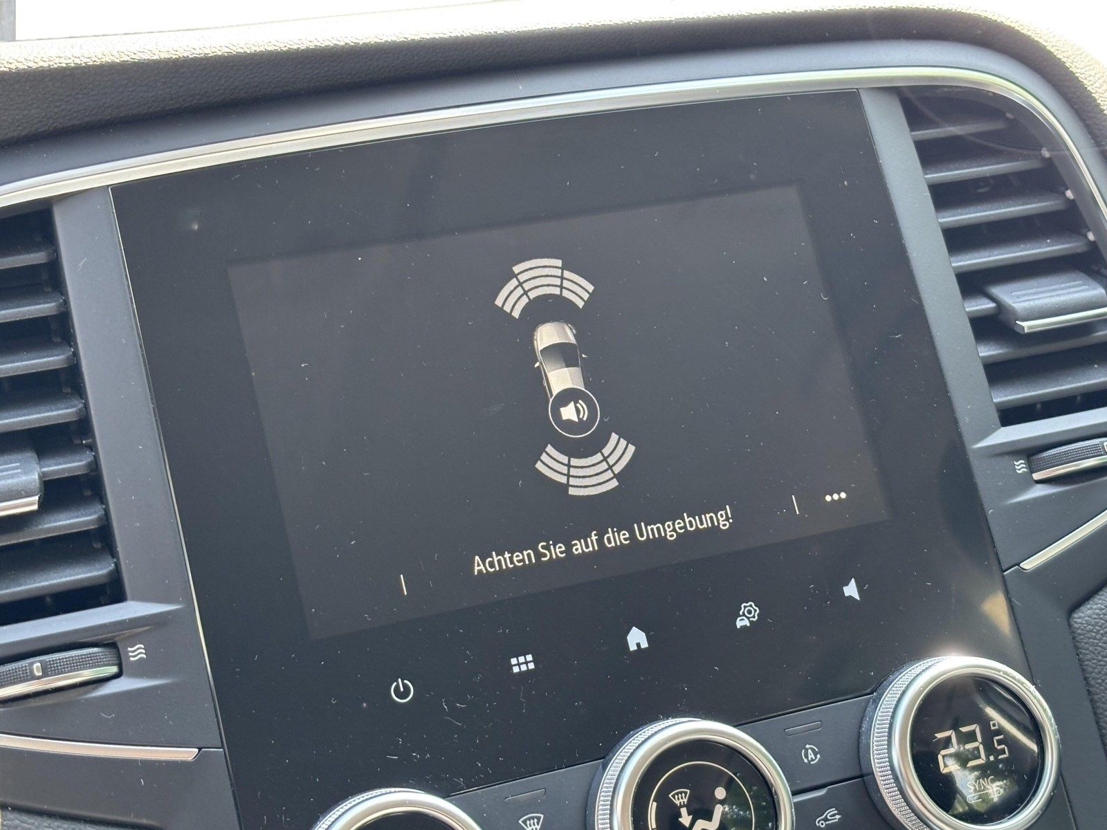 Renault Megane Grandtour ZEN E-TECH Plug-in - Samsaru's Car Outlet