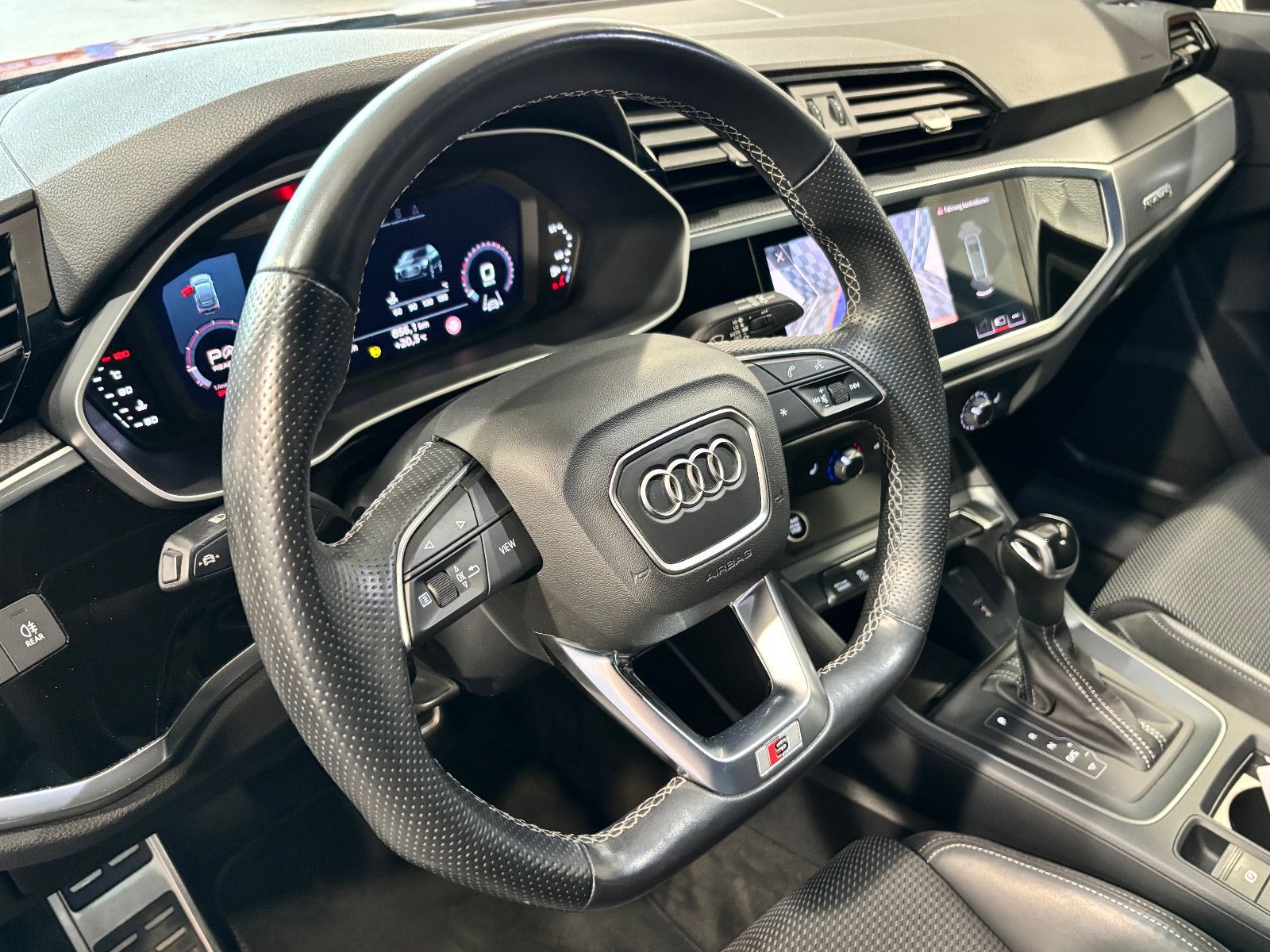 Audi Q3 Sb. 40 TFSI quattro S LINE - Samsaru's Car Outlet