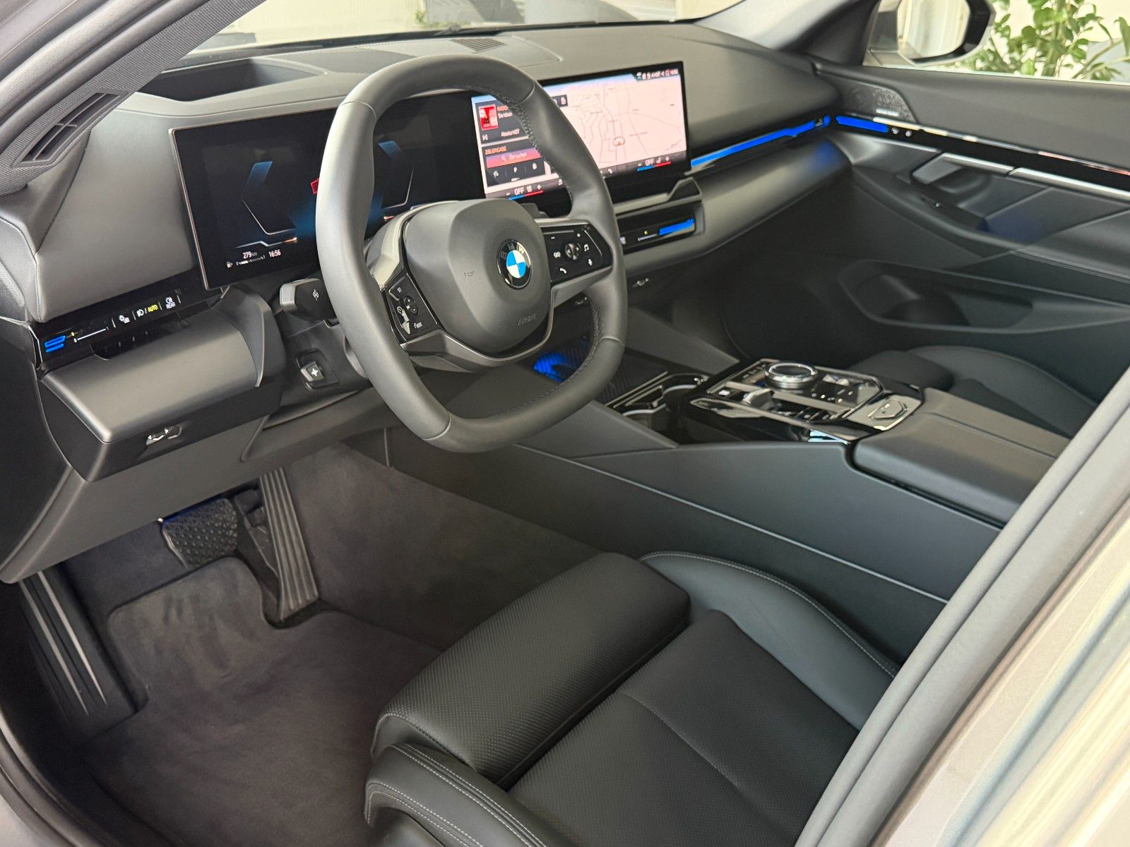 BMW 520d xDrive / AHK / 360° / Abstandtemp. / H&K