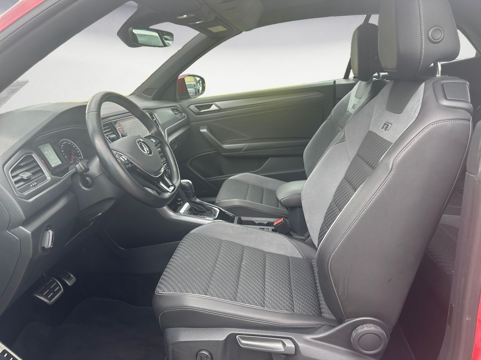Volkswagen T-Roc R-Line - Samsaru's Car Outlet