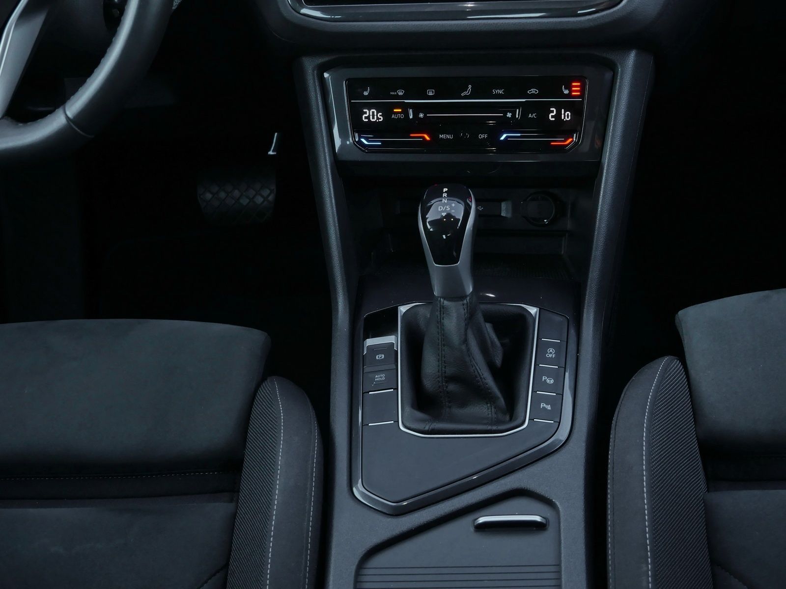 Volkswagen Tiguan Elegance 2.0 TDI - Samsaru's Car Outlet