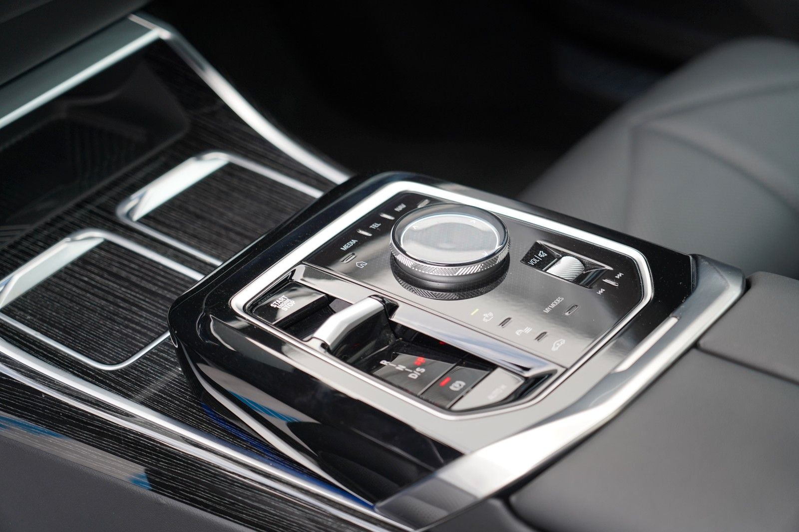 BMW 740d xDrive M Sport SKYLOUNGE LUFT HUD SOFT 360