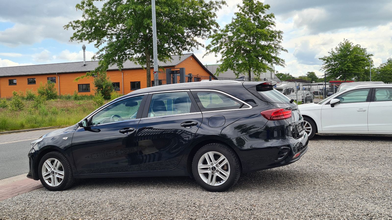 Kia cee'd Sportswagon 1.6D Vision Aut. - Samsaru's Car Outlet