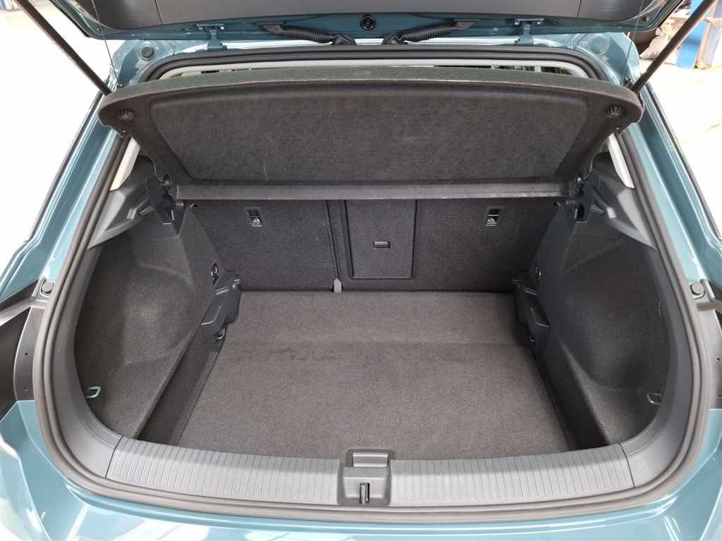 Volkswagen T-Roc Life 2.0 TDI DSG - Samsaru's Car Outlet