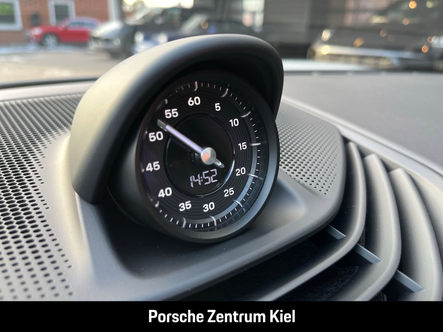 Porsche Taycan GTS HA-Lenkung InnoDrive Head-Up BOSE