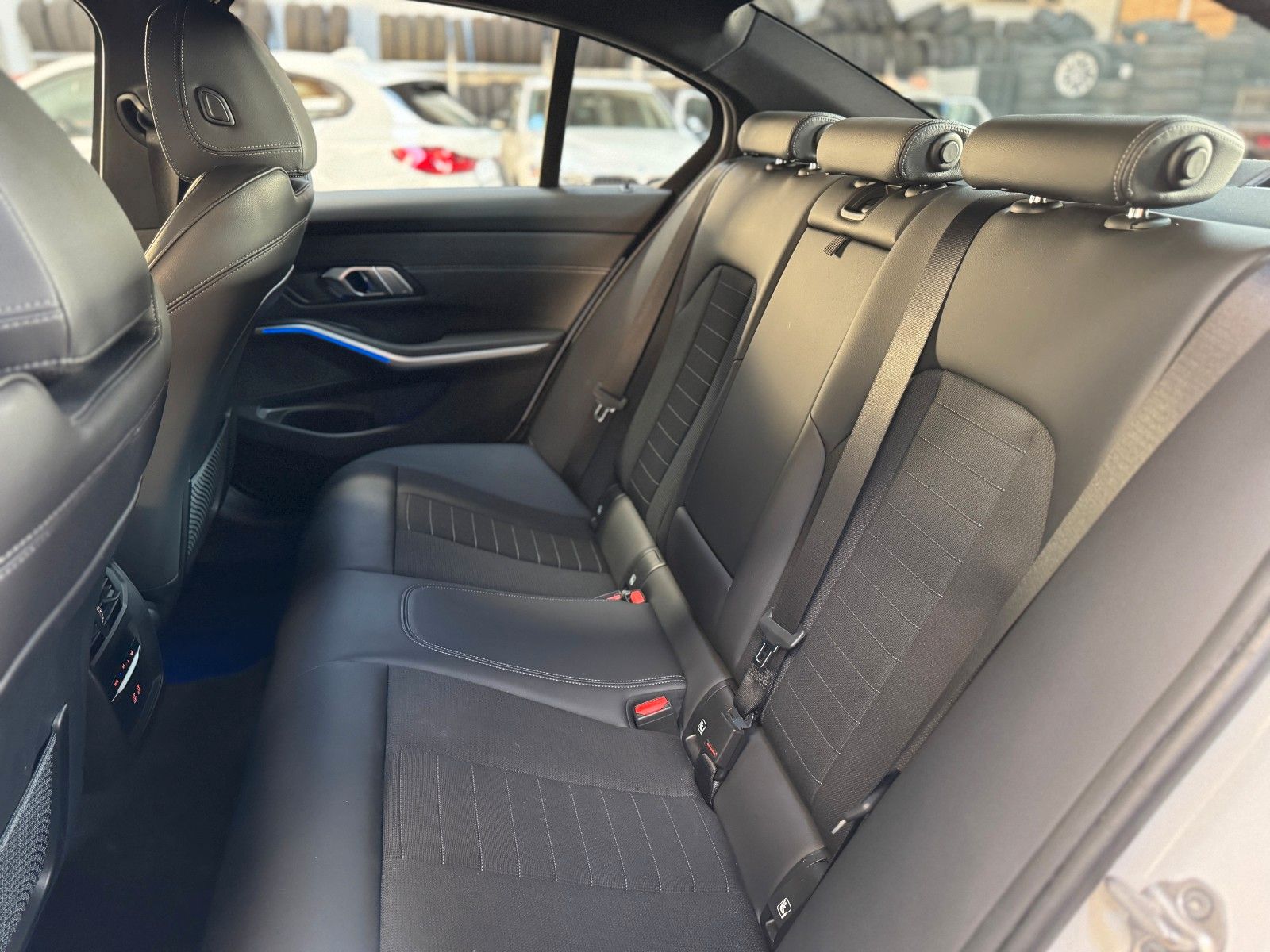 BMW 320i M-Sport - Samsaru's Car Outlet