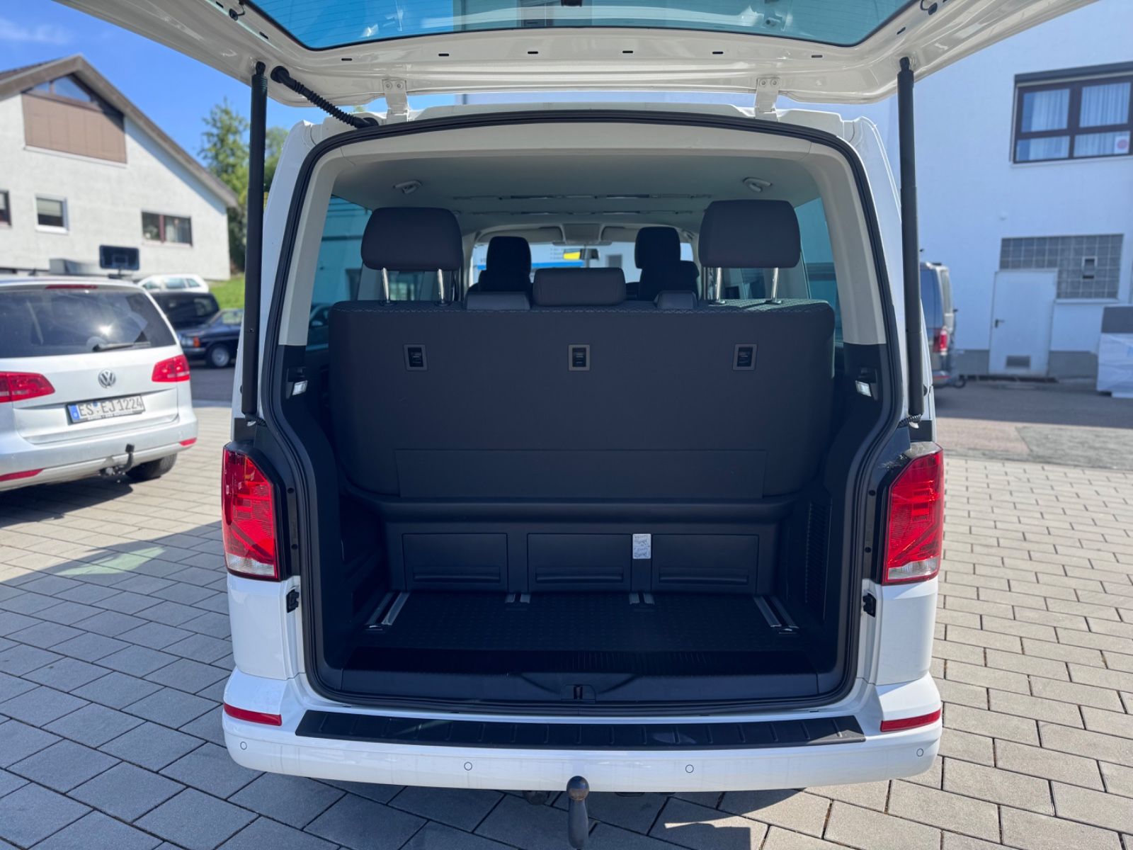 Volkswagen T6.1 Multivan - Samsaru's Car Outlet