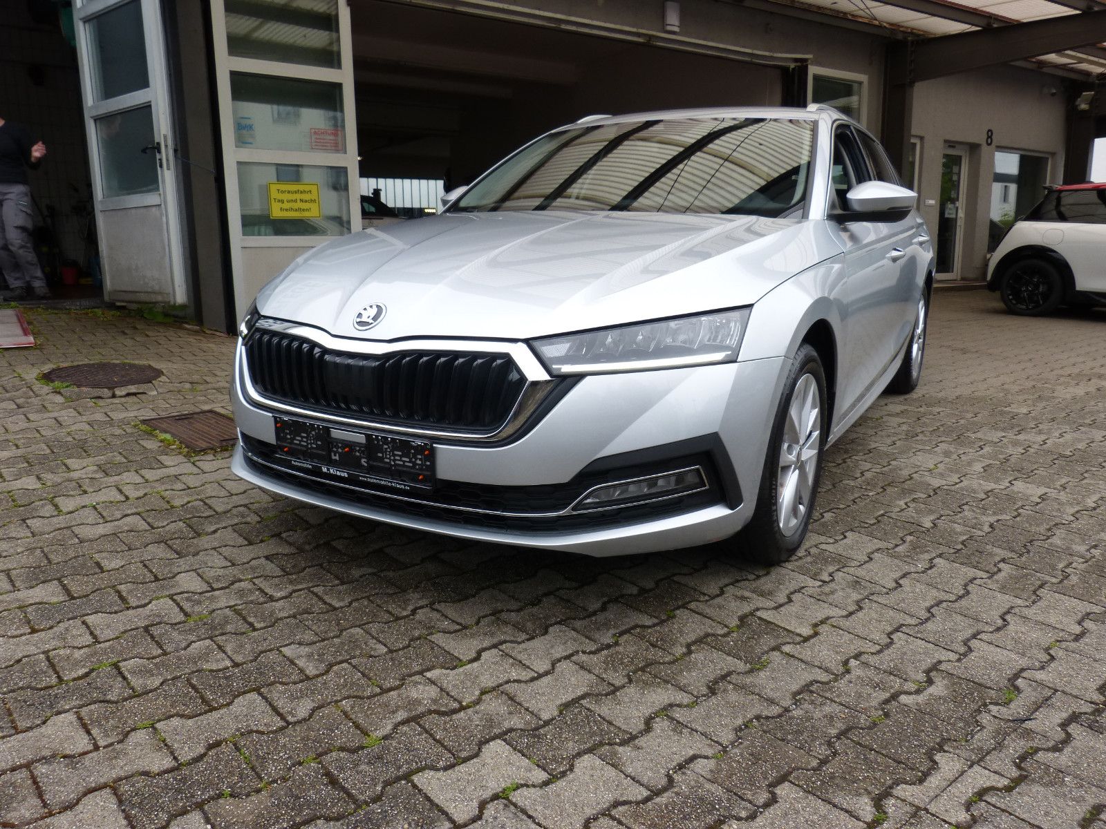 Skoda Octavia Combi Style DSG - Samsaru's Car Outlet