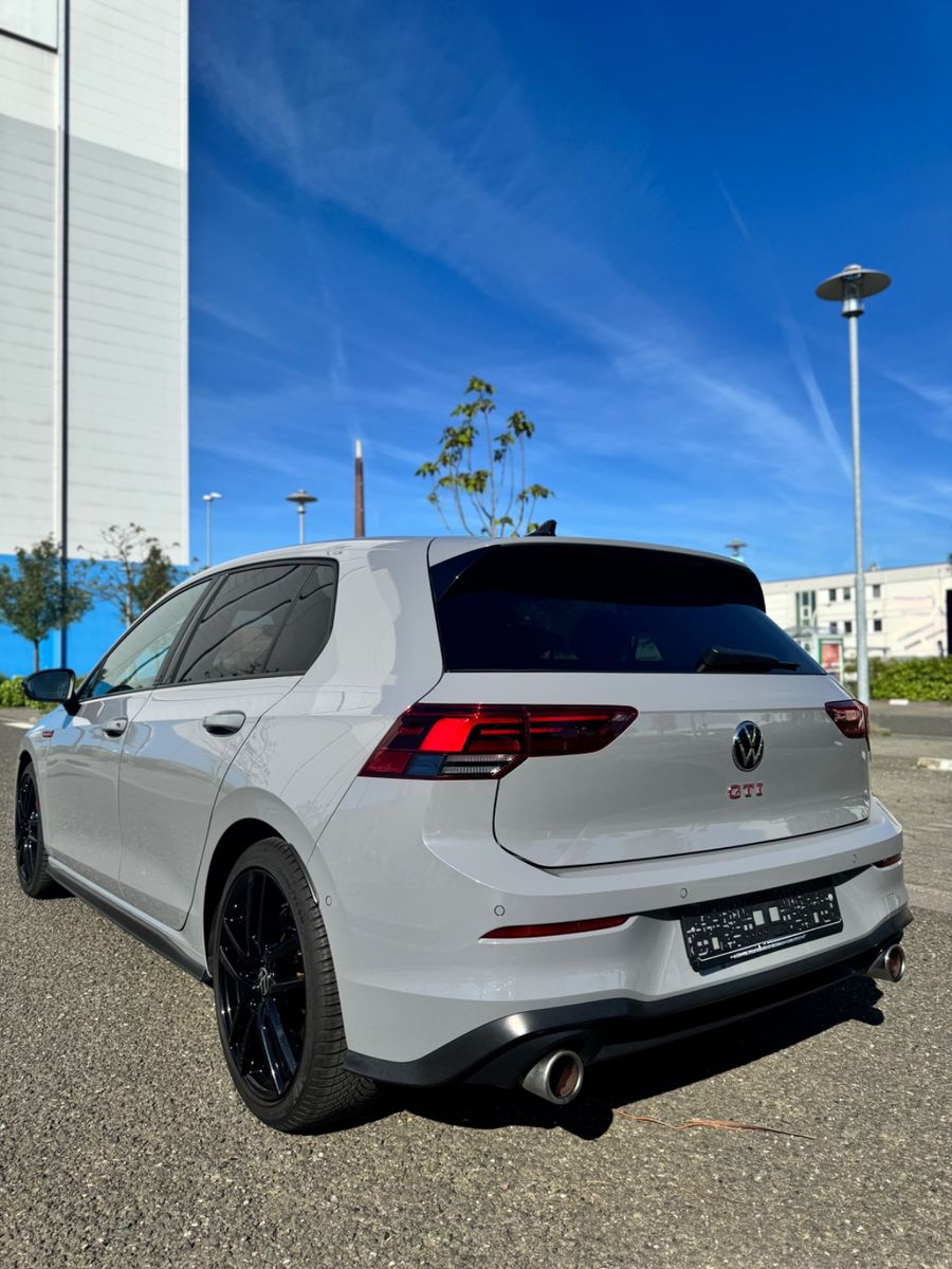 Volkswagen Golf GTI Black Style - Samsaru's Car Outlet
