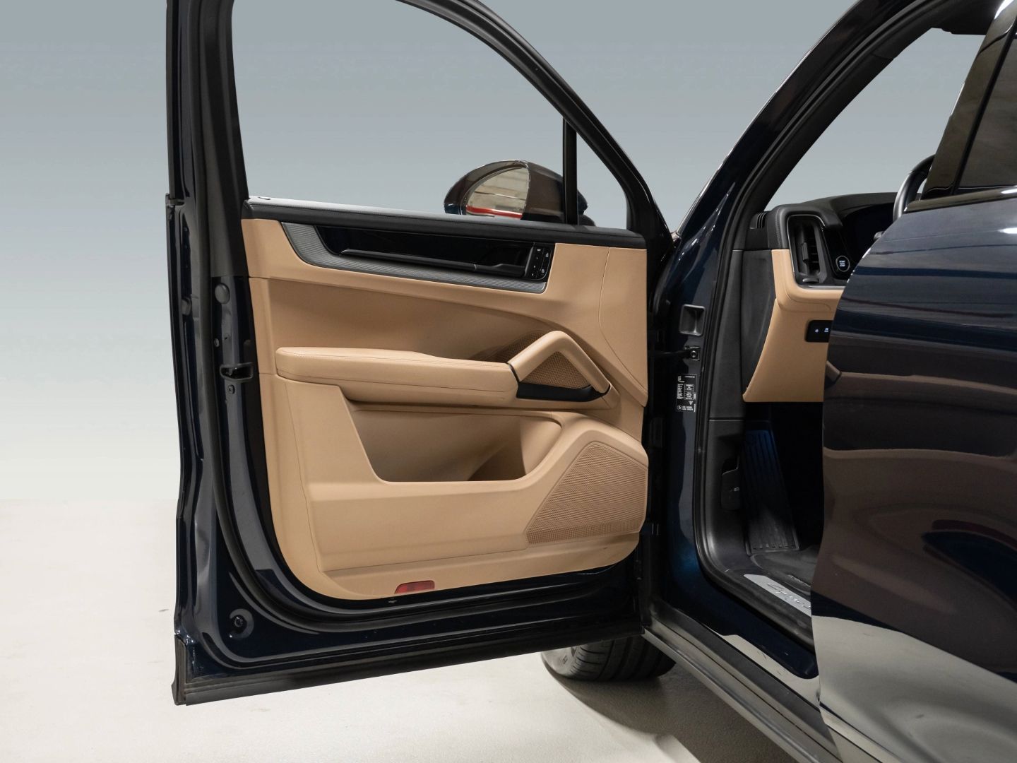 Porsche Cayenne InnoDrive Standheizung PASM AHK Panorama