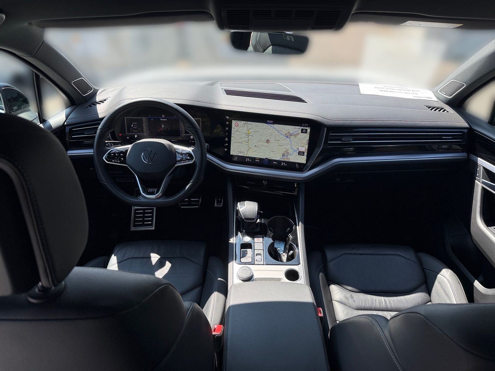Volkswagen Touareg R-LINE Black Style - Samsaru's Car Outlet
