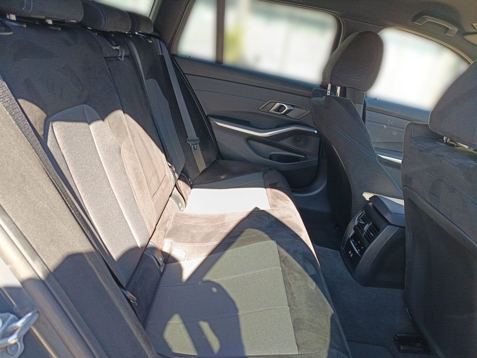 BMW 320d Touring+M SPORTPAKET+ANH.KUPPLUNG+LIVE COCK