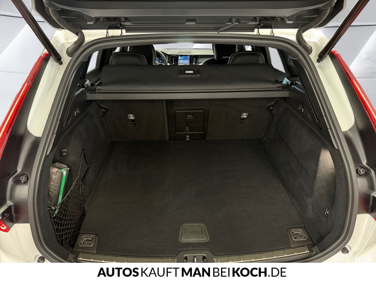 Volvo XC60 B5 AWD PlusDark ACC BLIS AHK VLED 4xSHz H&K