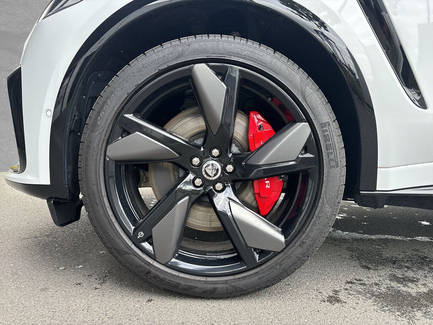 Jaguar F-Pace P550 SVR 22'' Pano HUD AHK V8