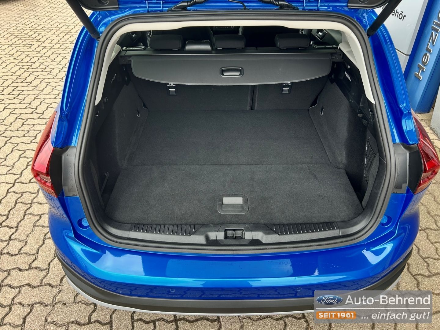 Ford Focus Turnier Active Automatik Ganzjahresreifen