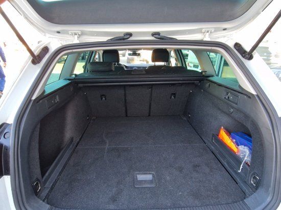 Volkswagen Passat Variant 1.6 TDI Business - Samsaru's Car Outlet
