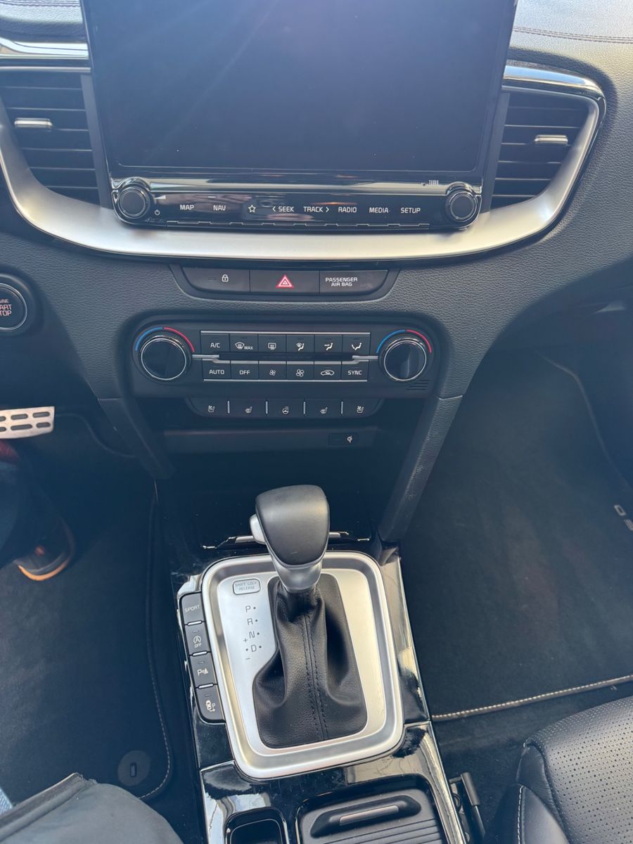 Kia XCeed Platinum Edition - Samsaru's Car Outlet