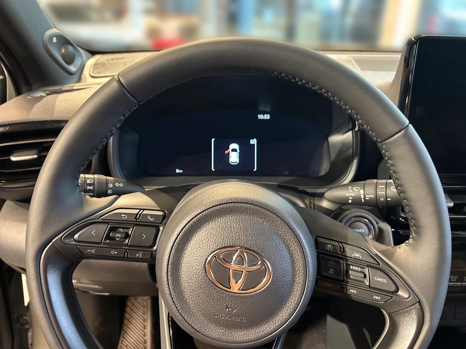 Toyota Yaris Cross Hybrid FWD Style Plus + Head Up + JB