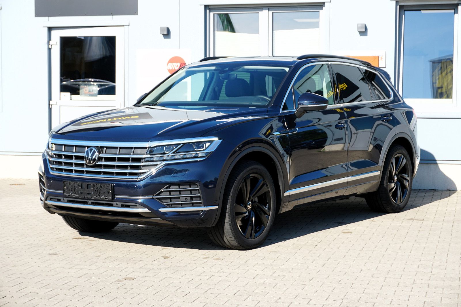 Volkswagen Touareg Elegance 4Motion - Samsaru's Car Outlet