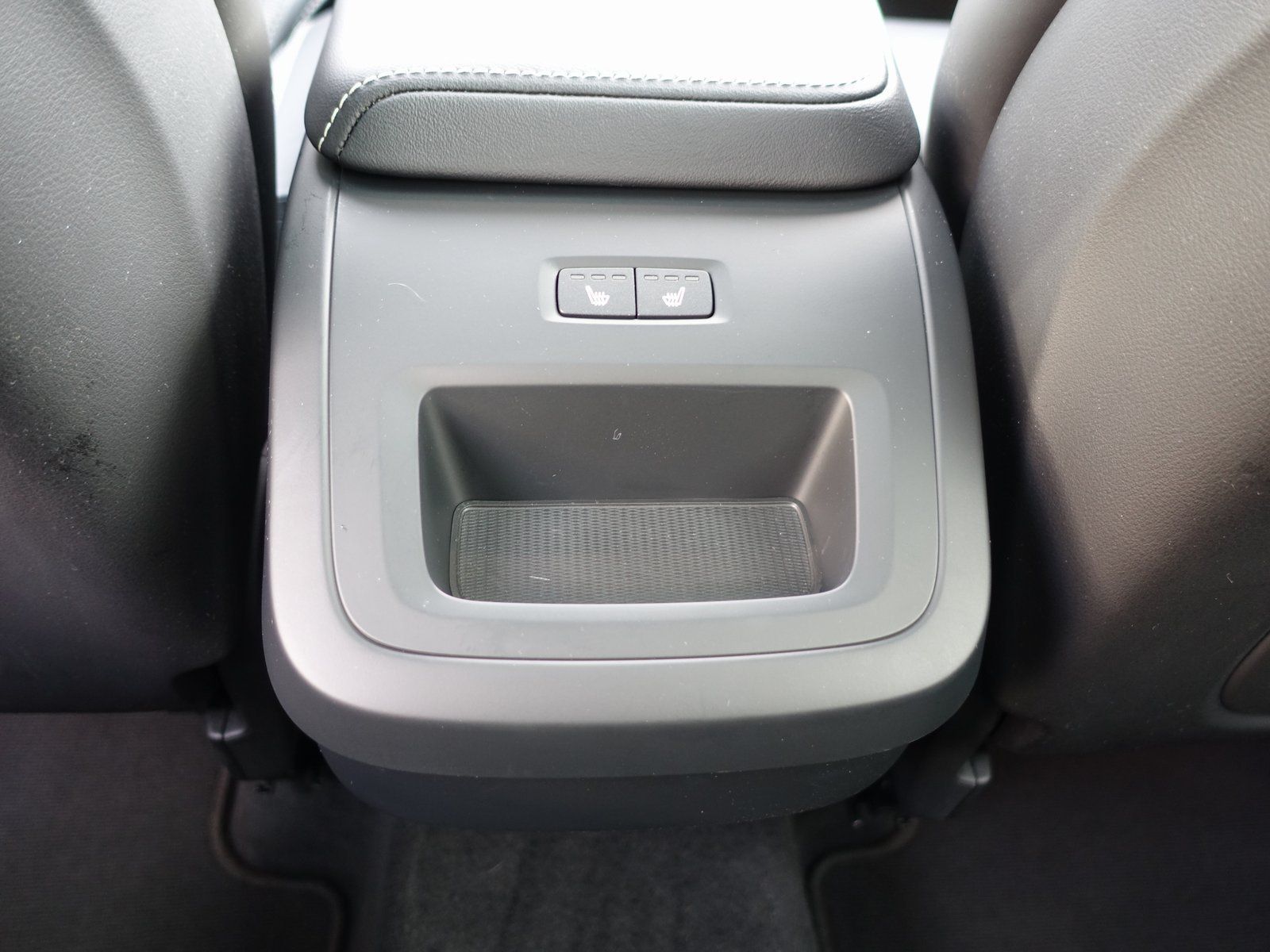 Volvo XC60 B4 Diesel Plus Dark AWD/Pano/AHK/360°/H&K