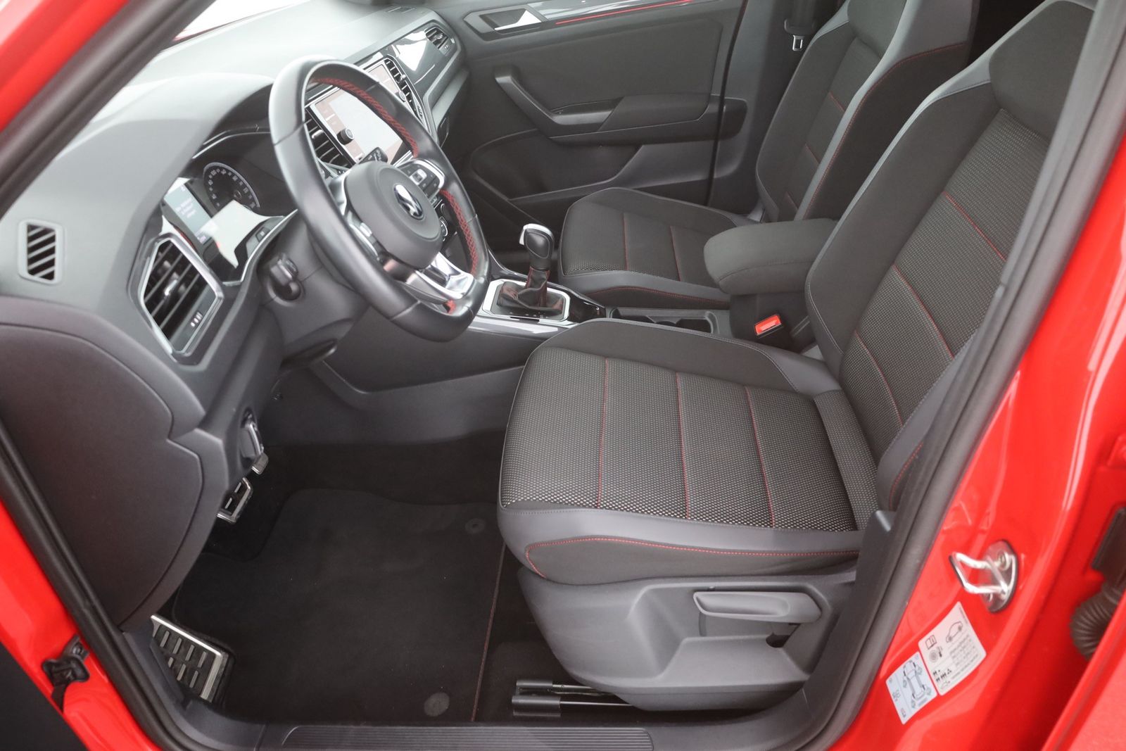 Volkswagen T-Roc 1.5 TSI DSG Sport - Samsaru's Car Outlet