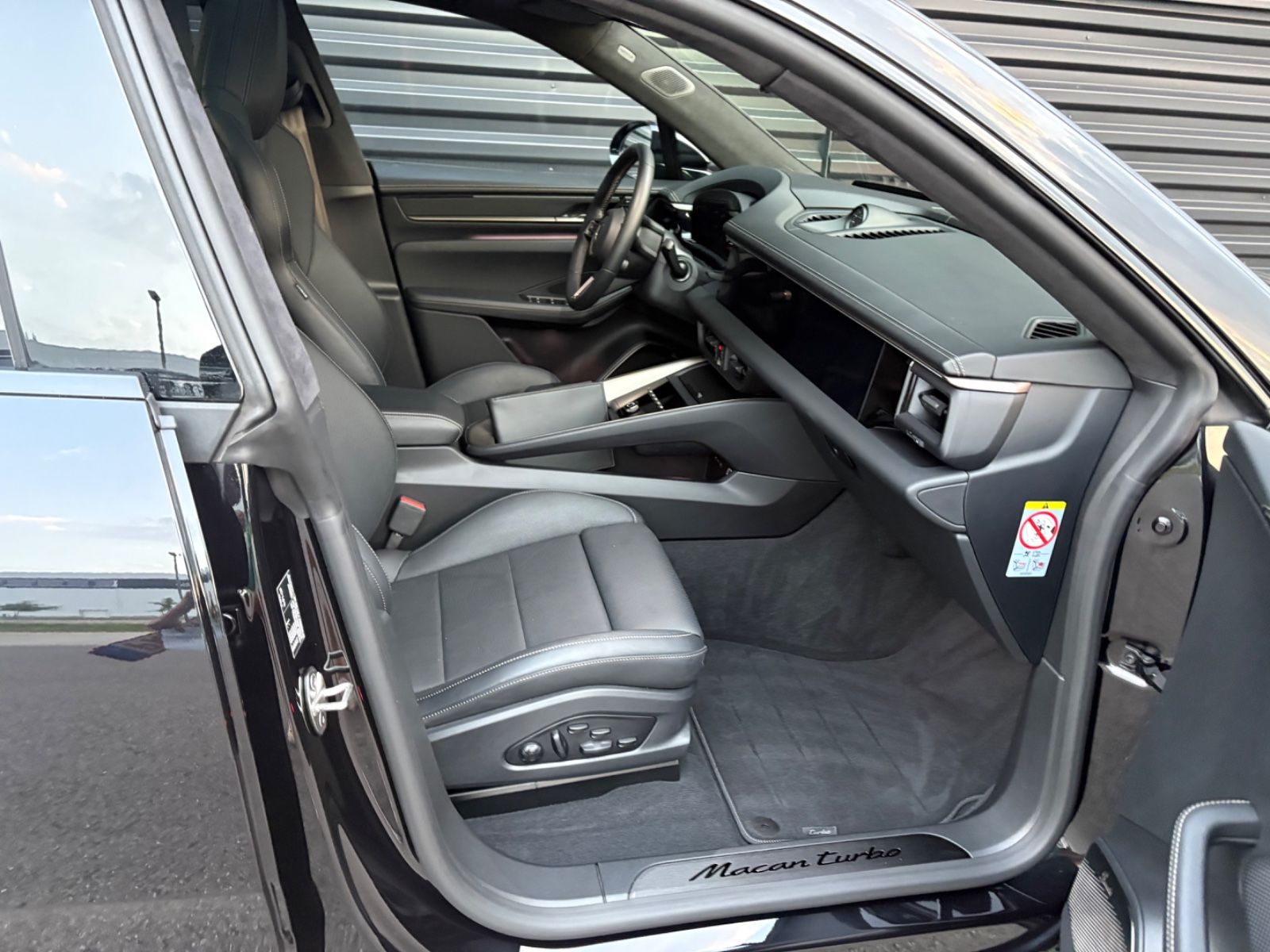 Porsche Macan E Turbo - Samsaru's Car Outlet