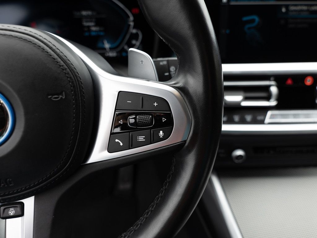 BMW 330e Touring M-Sportpaket - Samsaru's Car Outlet