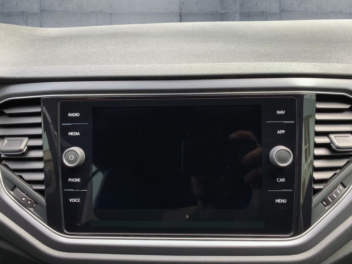 Volkswagen T-Roc 1.5 TSI R-LINE - Samsaru's Car Outlet
