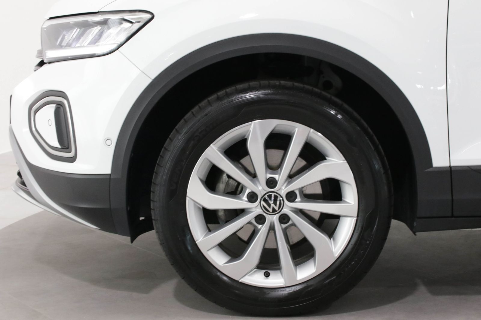 Volkswagen T-ROC 1.5 TSI DSG Life - Samsaru's Car Outlet