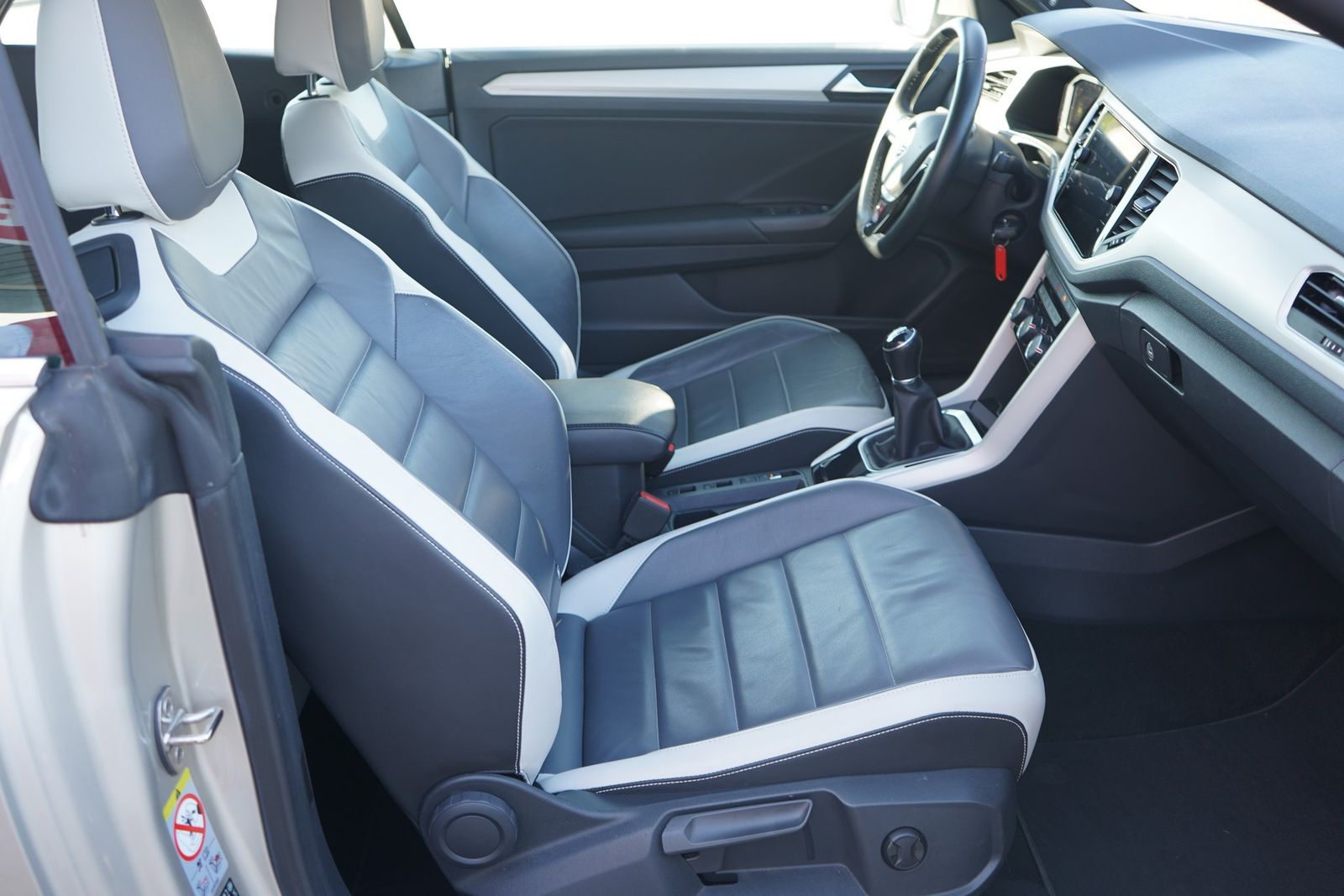 Volkswagen T-Roc 1.5 TSI Style - Samsaru's Car Outlet