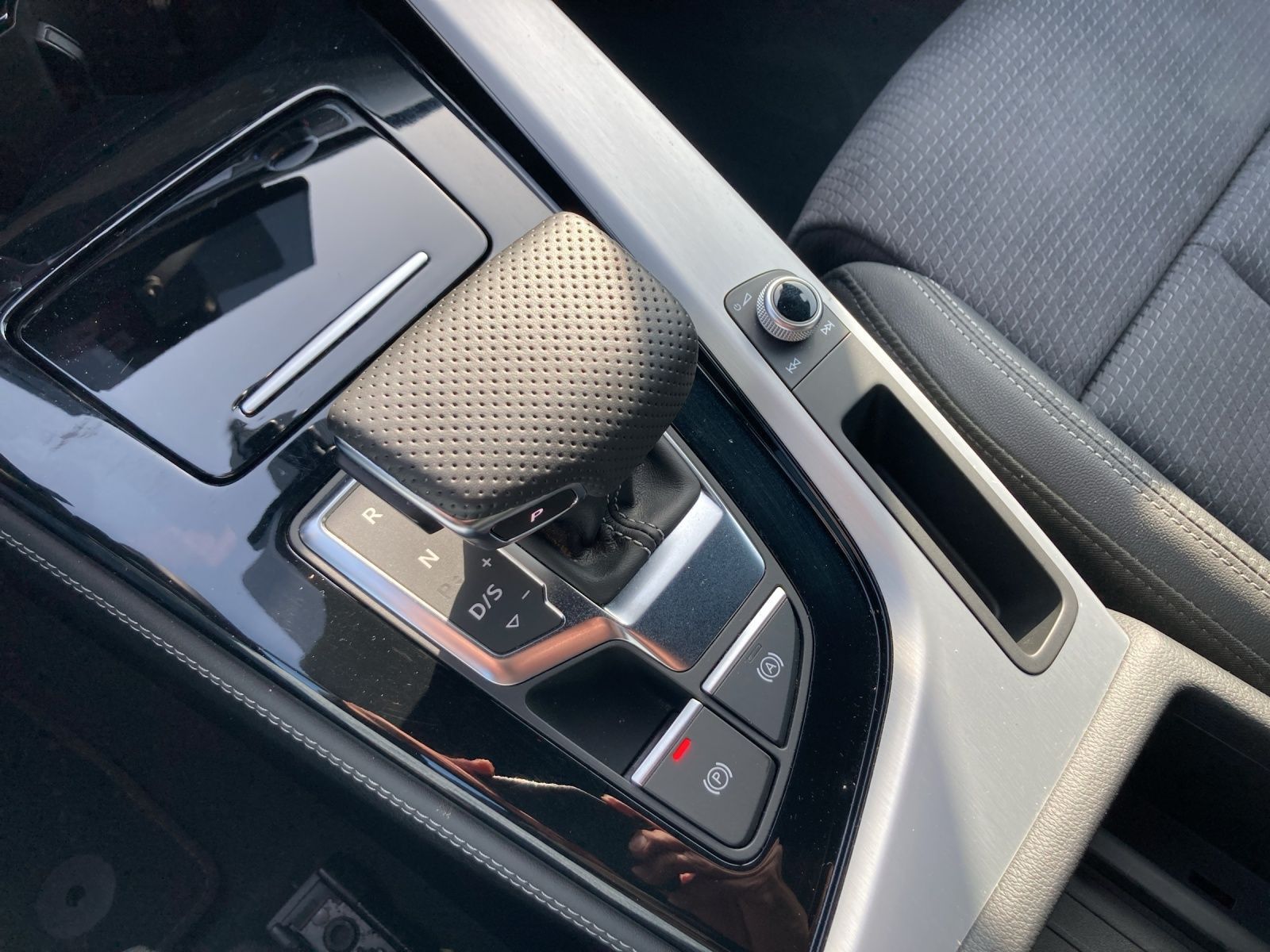 Audi A4 Avant 40 TFSI Q 2x S LINE AHK MATRIX-LED LM19