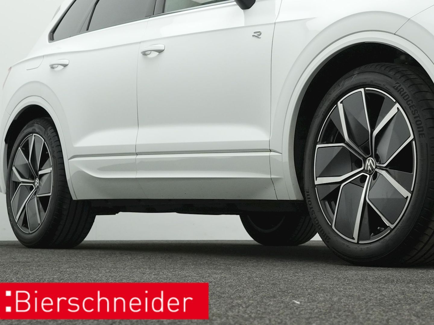 Volkswagen Touareg 3.0 TDI R-Line - Samsaru's Car Outlet
