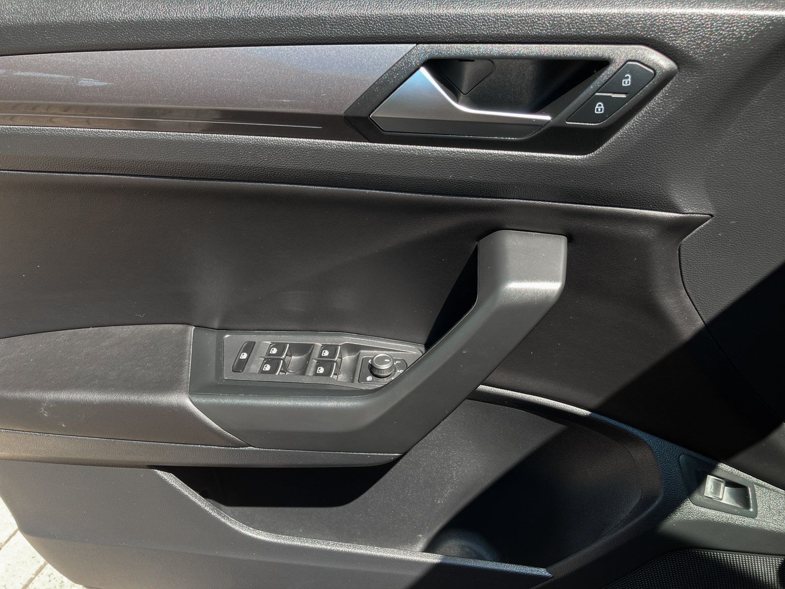 Volkswagen T-Roc Sport 1.5 l TSI - Samsaru's Car Outlet