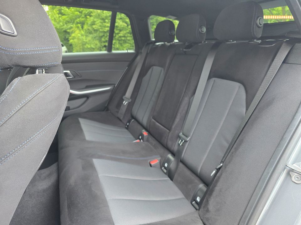 BMW 320d xDrive Touring M Sportpaket*Pano*HIFI*19"LM
