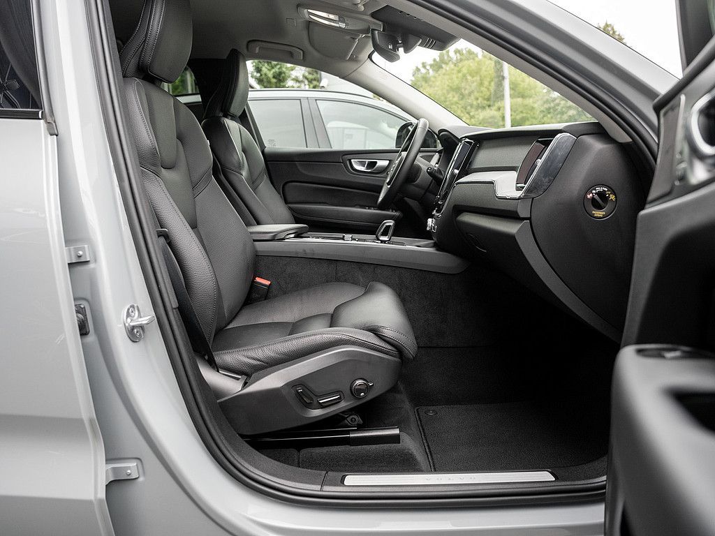 Volvo XC60 B4 Plus Dark LEDER H/K