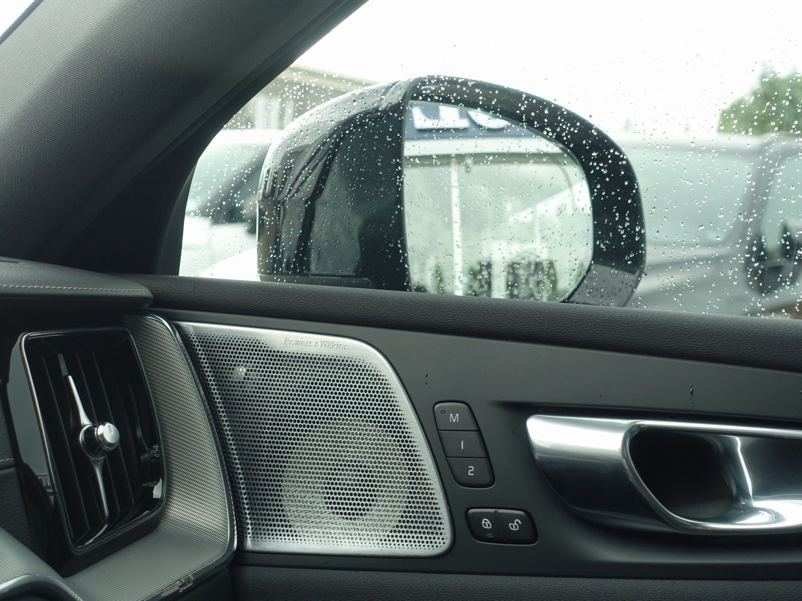 Volvo XC60 Black Edition Ultra T6 AWD - Samsaru's Car Outlet