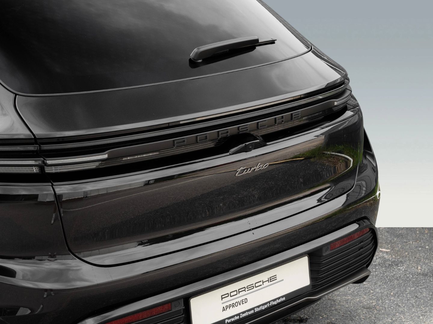 Porsche Macan Turbo Burmester AHK AR HUD Surround View
