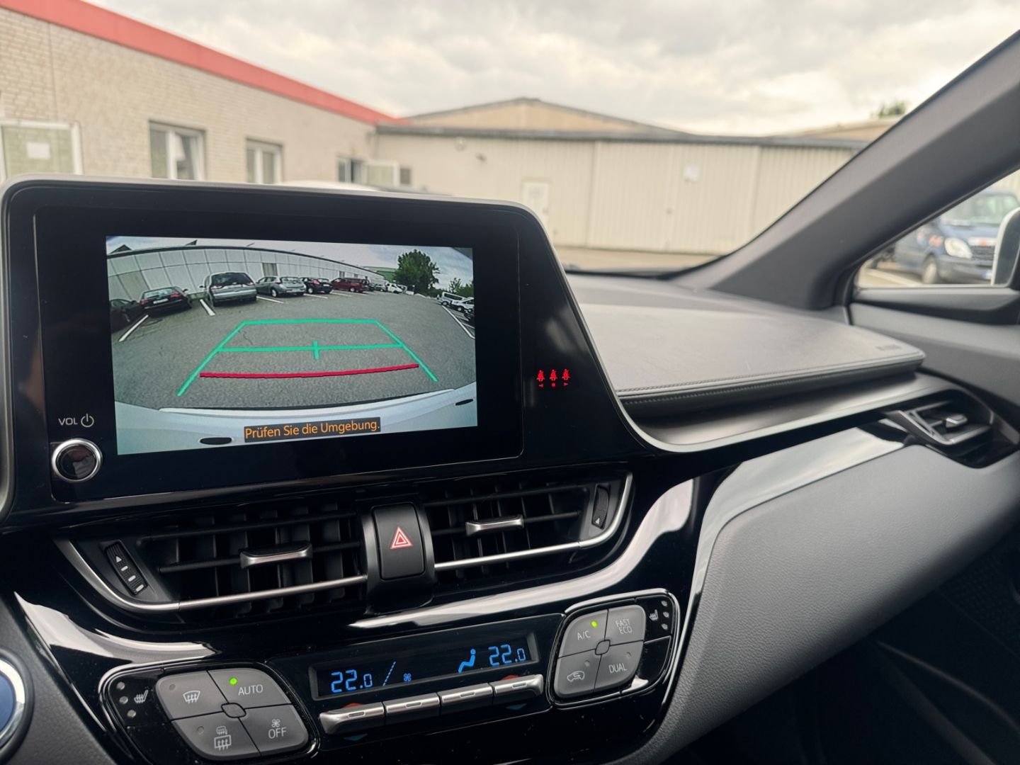 Toyota C-HR 2.0 Hybrid Team - Samsaru's Car Outlet