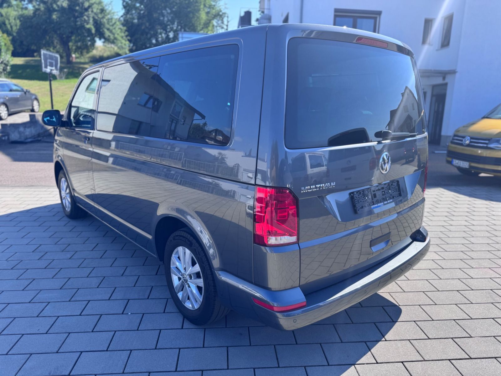Volkswagen T6 Multivan DSG - Samsaru's Car Outlet