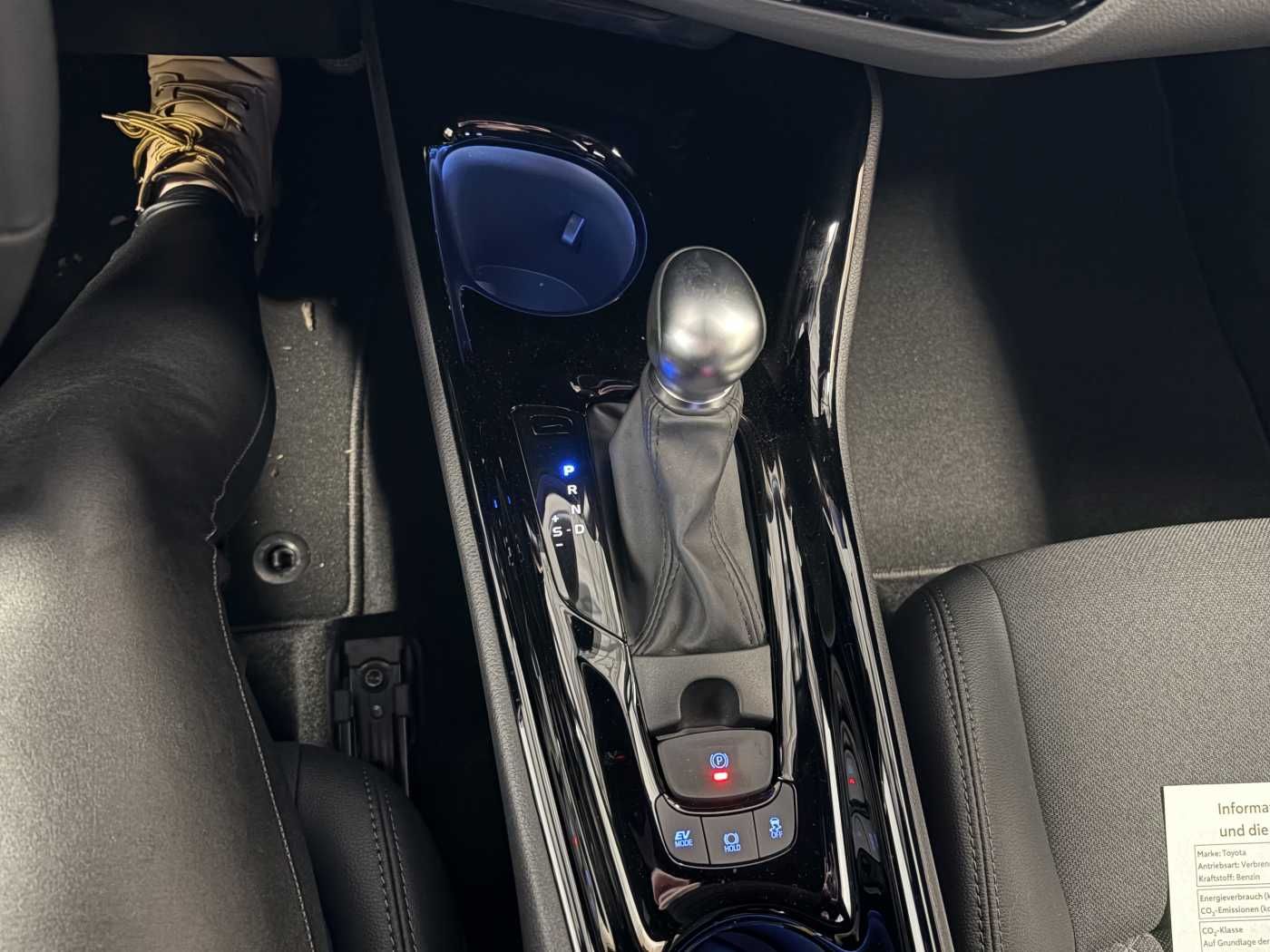 Toyota C-HR Hybrid - Samsaru's Car Outlet