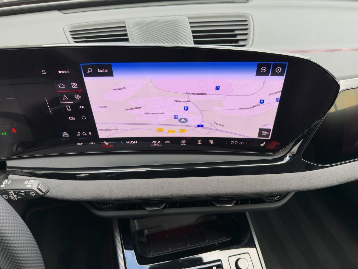 Audi A5 Avant e-hybrid 220kW S-LINE MATRIX+AHK+PANO