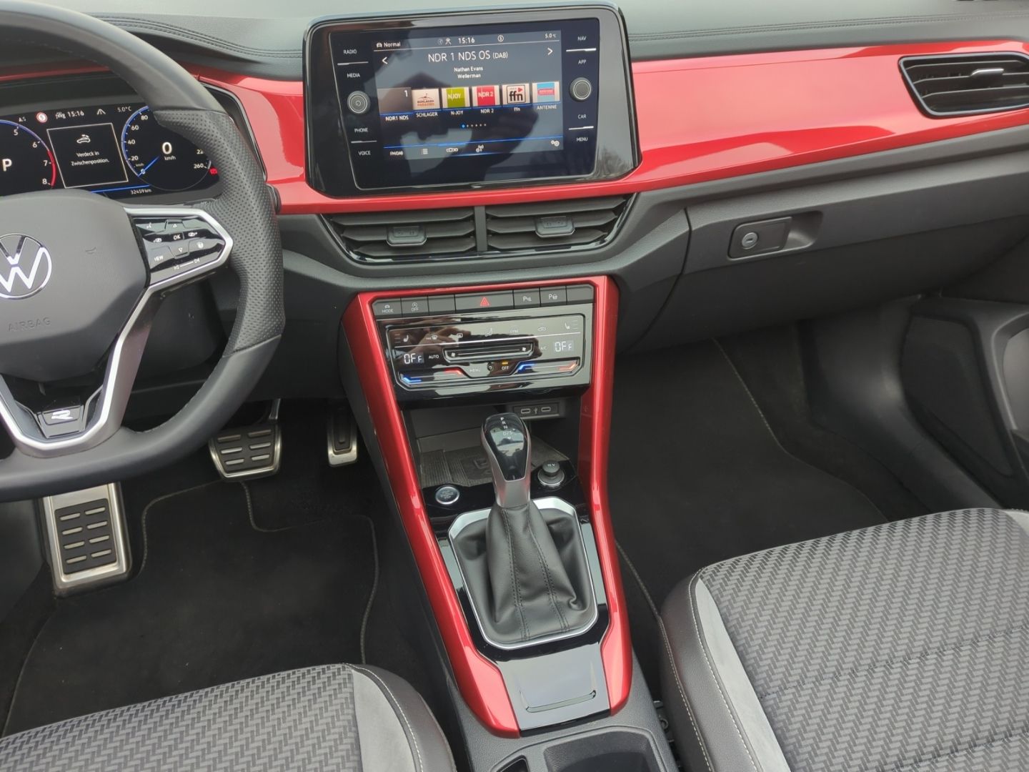 Volkswagen T-Roc R-Line 1.5 TSI DSG - Samsaru's Car Outlet