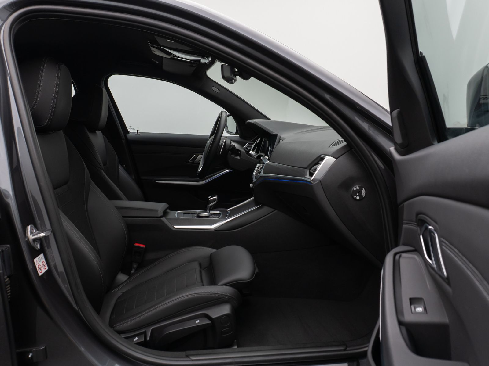 BMW 330i xD SportLine - Samsaru's Car Outlet