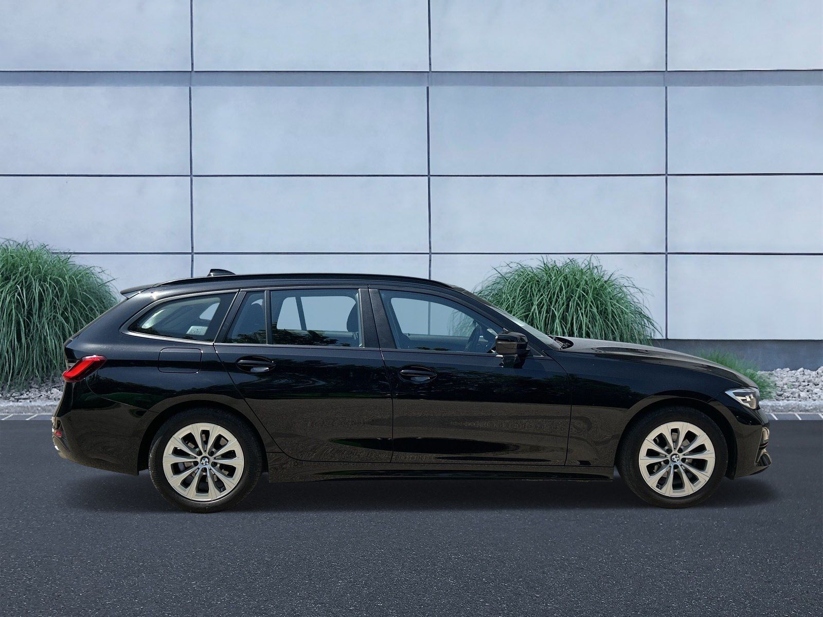 BMW 318i Touring - Samsaru's Car Outlet