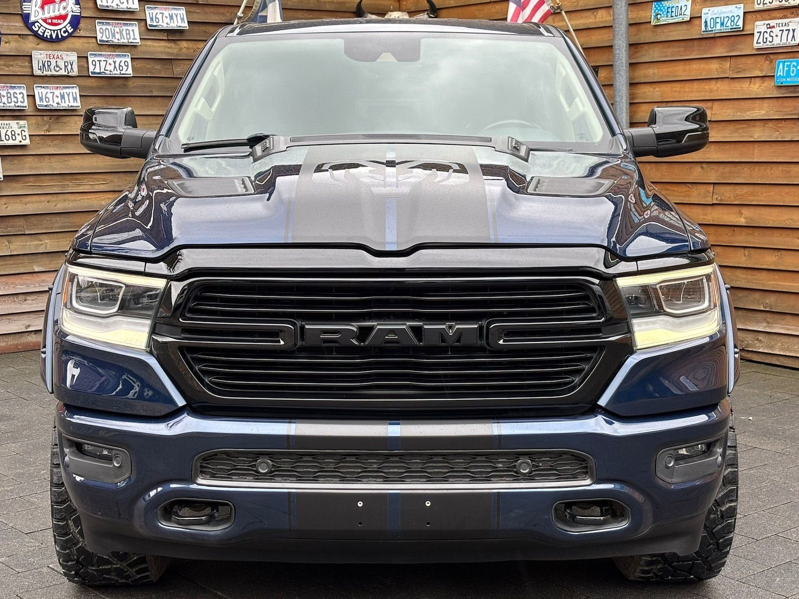 Dodge RAM 1500 Laramie 5,7L 4x4 AHK 12´´ LPG Bügel