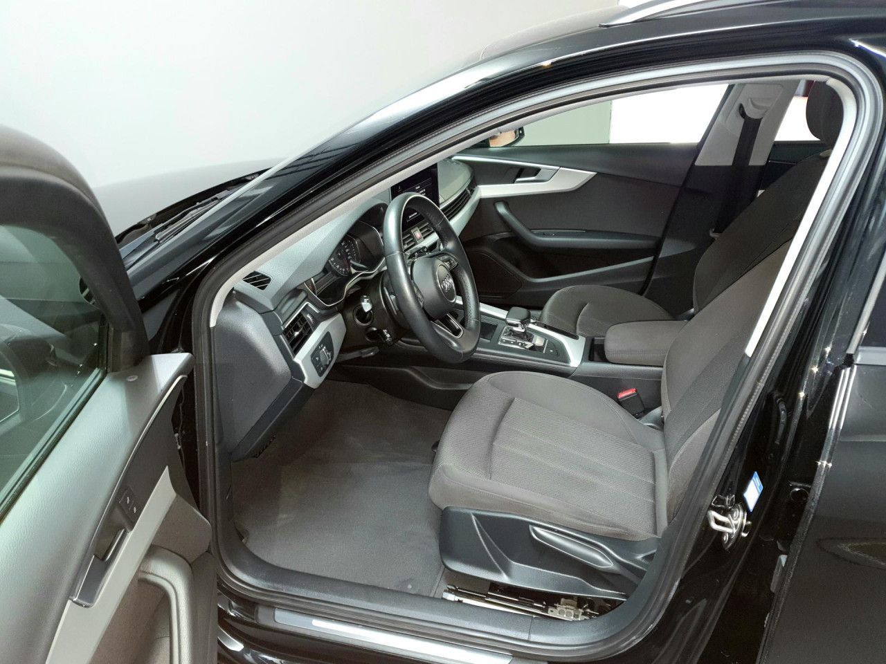 Audi A4 Avant 35TFSI S tronic - Samsaru's Car Outlet