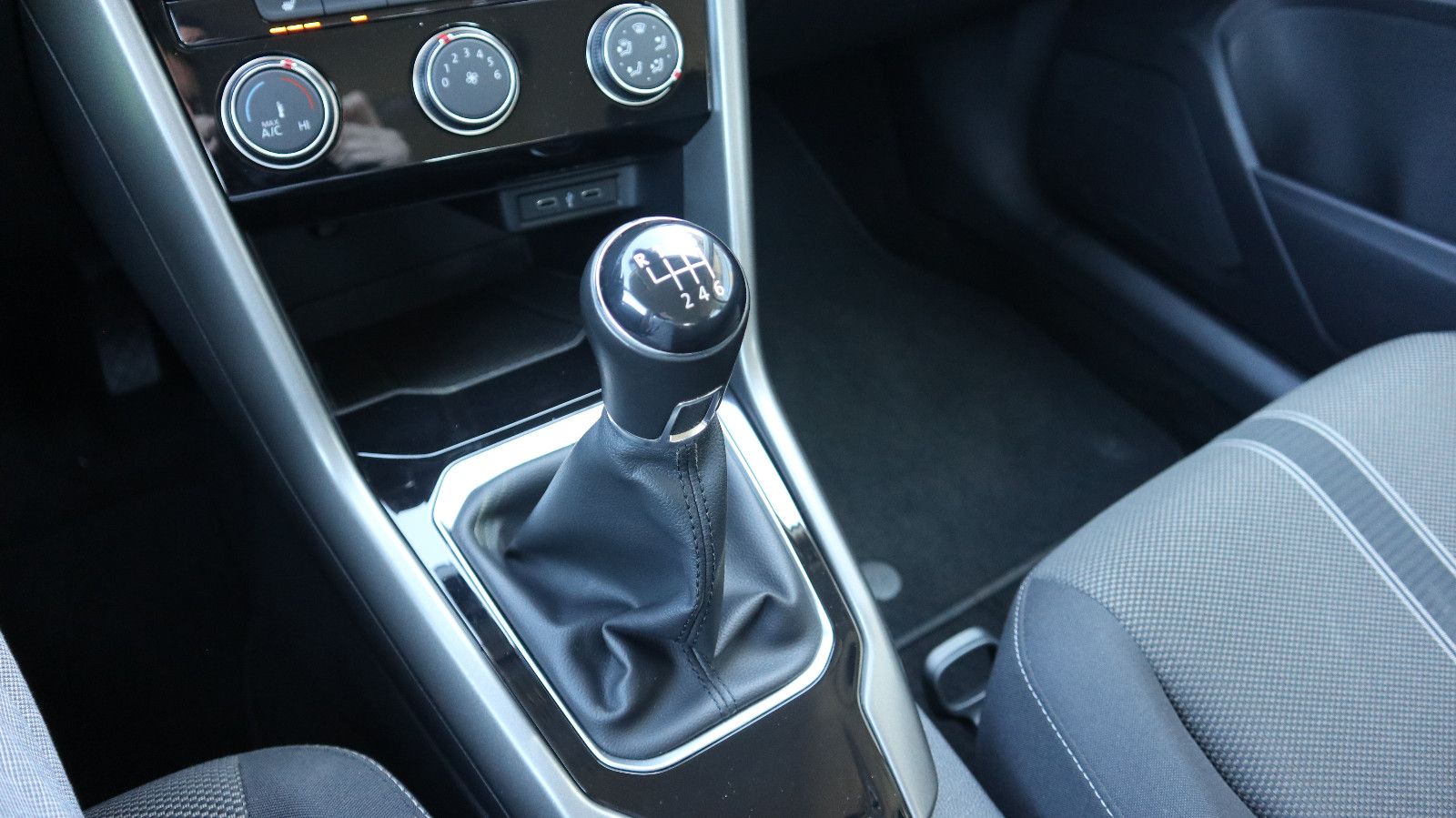 Volkswagen T-Roc Style 2.0 TDI - Samsaru's Car Outlet