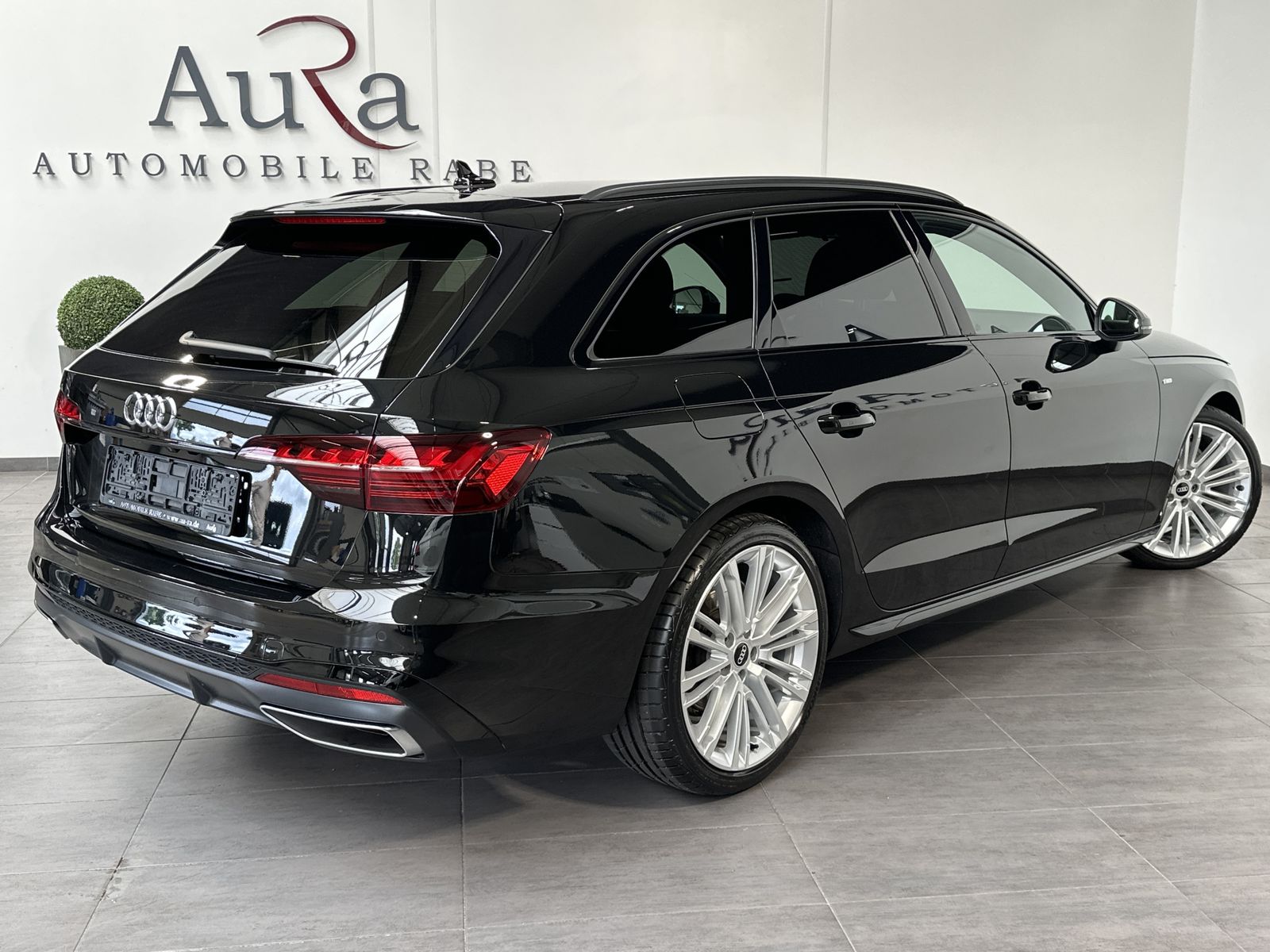 Audi A4 Avant 40 TFSI S-Line - Samsaru's Car Outlet