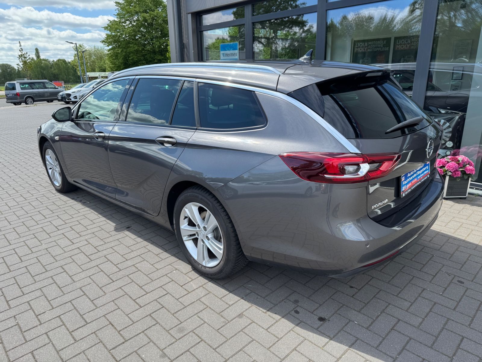 Opel Insignia B Sports Tourer Business - Samsaru's Car Outlet