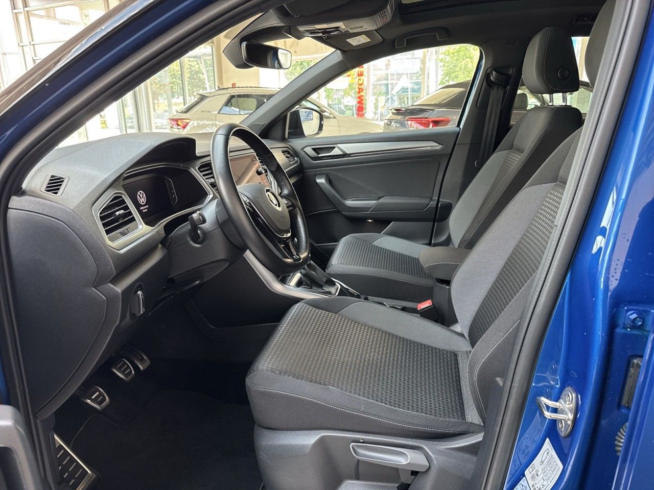 Volkswagen T-Roc 1.5 TSI Active - Samsaru's Car Outlet